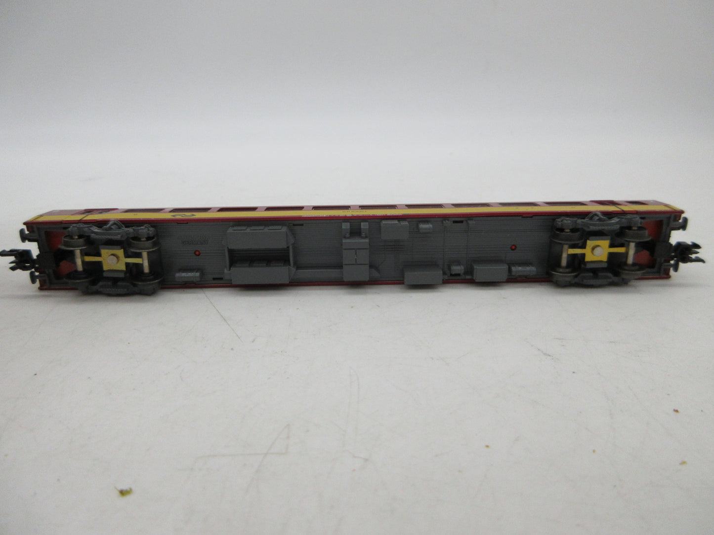 Minitrix N - 13387 - Personenwagen 2e klas "Benelux" van de NS, met verlichting