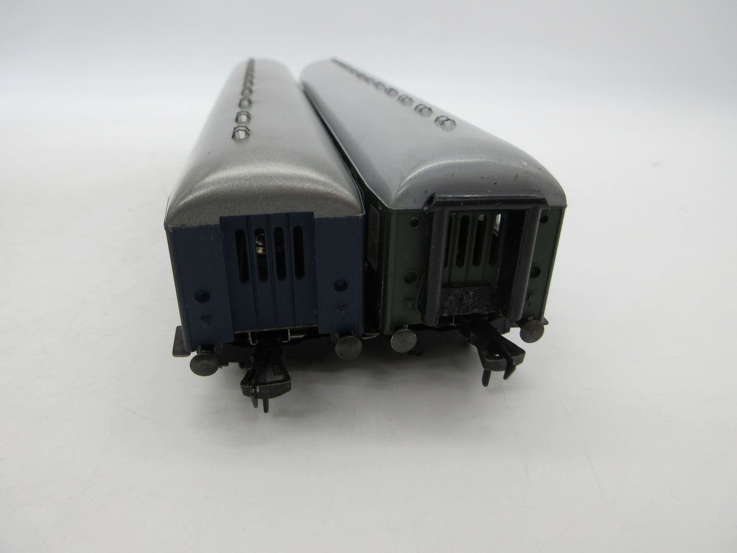 Fleischmann H0 - 1501/1502 - Rijtuig 2e klas en 1e klas van de DB, met interieurverlichting