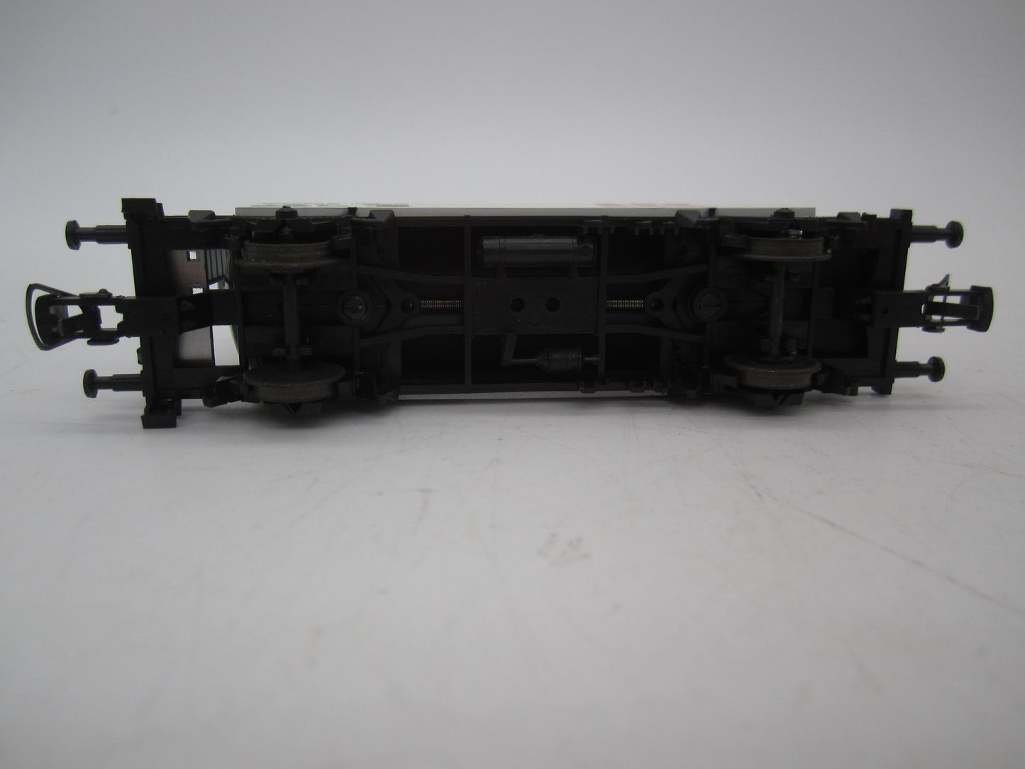 Heljan H0 - 4103 - 2-assige ketelwagen "Kommunekemi a/s" van de DSB