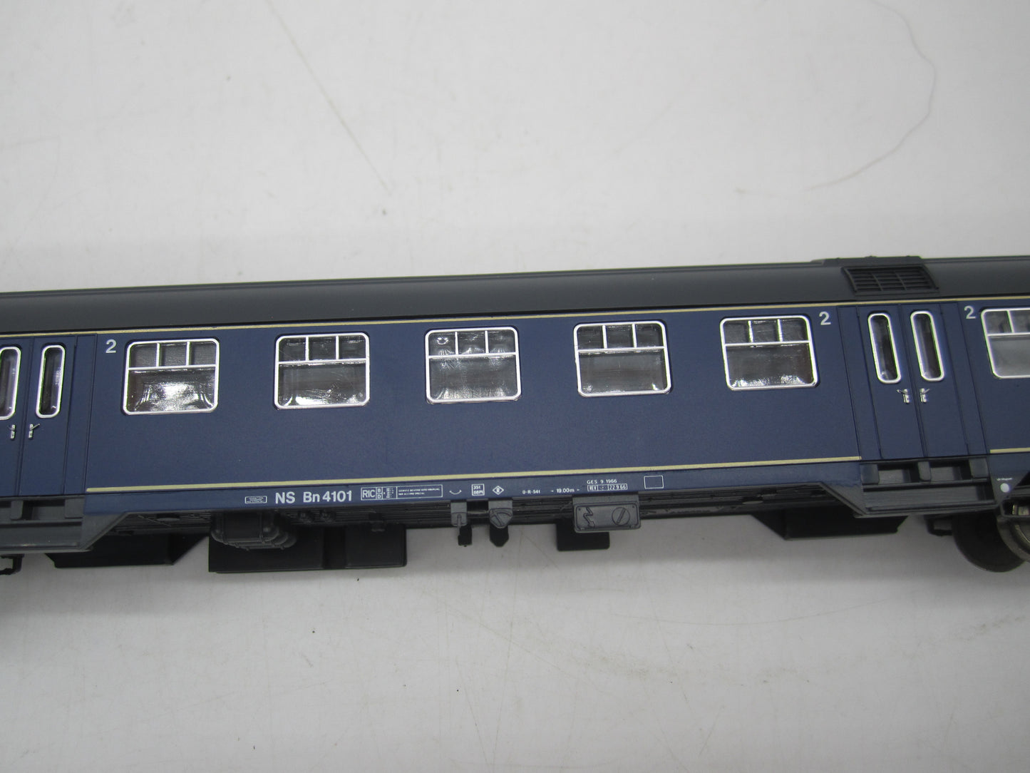 Roco H0 - 44386 - Personenwagen 2e klas Plan-W van de NS