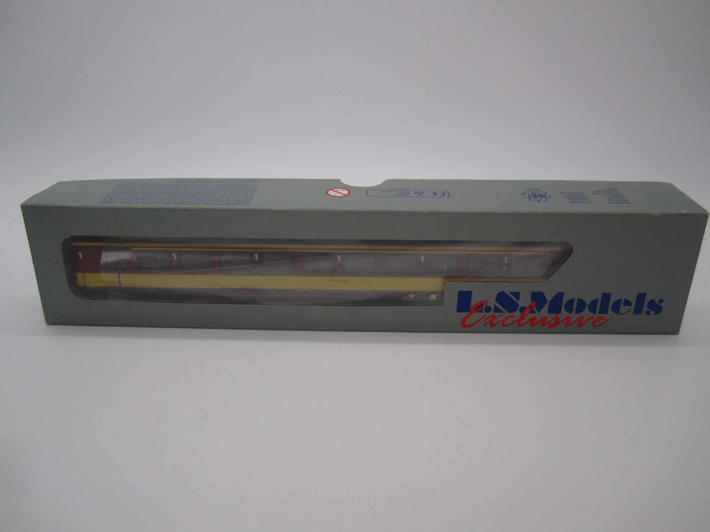 L.S. Models H0 - 44 061-1 - ICR rijtuig A10 Benelux 1e klas van de NS
