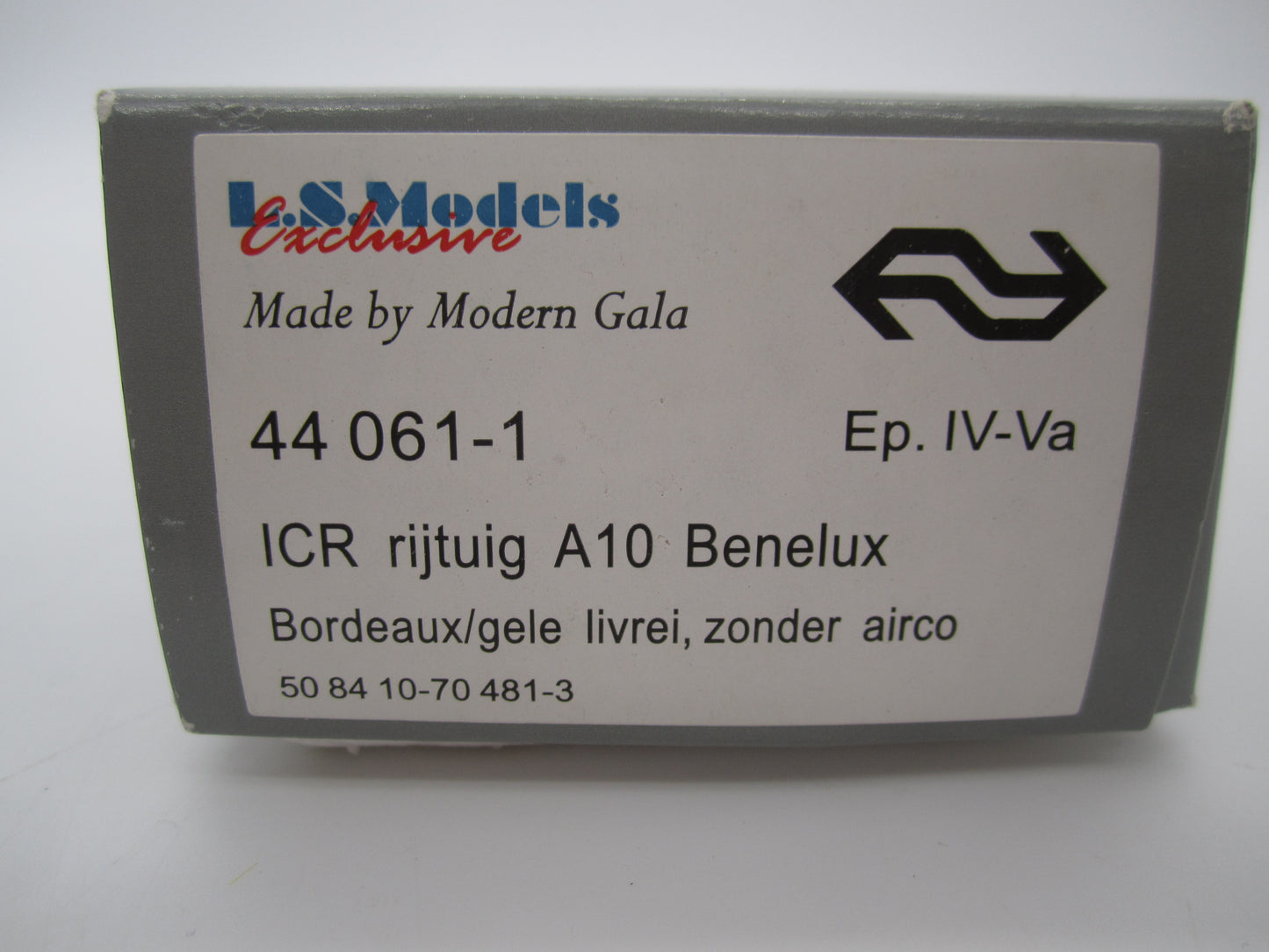 L.S. Models H0 - 44 061-1 - ICR rijtuig A10 Benelux 1e klas van de NS