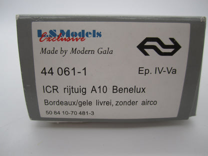 L.S. Models H0 - 44 061-1 - ICR rijtuig A10 Benelux 1e klas van de NS