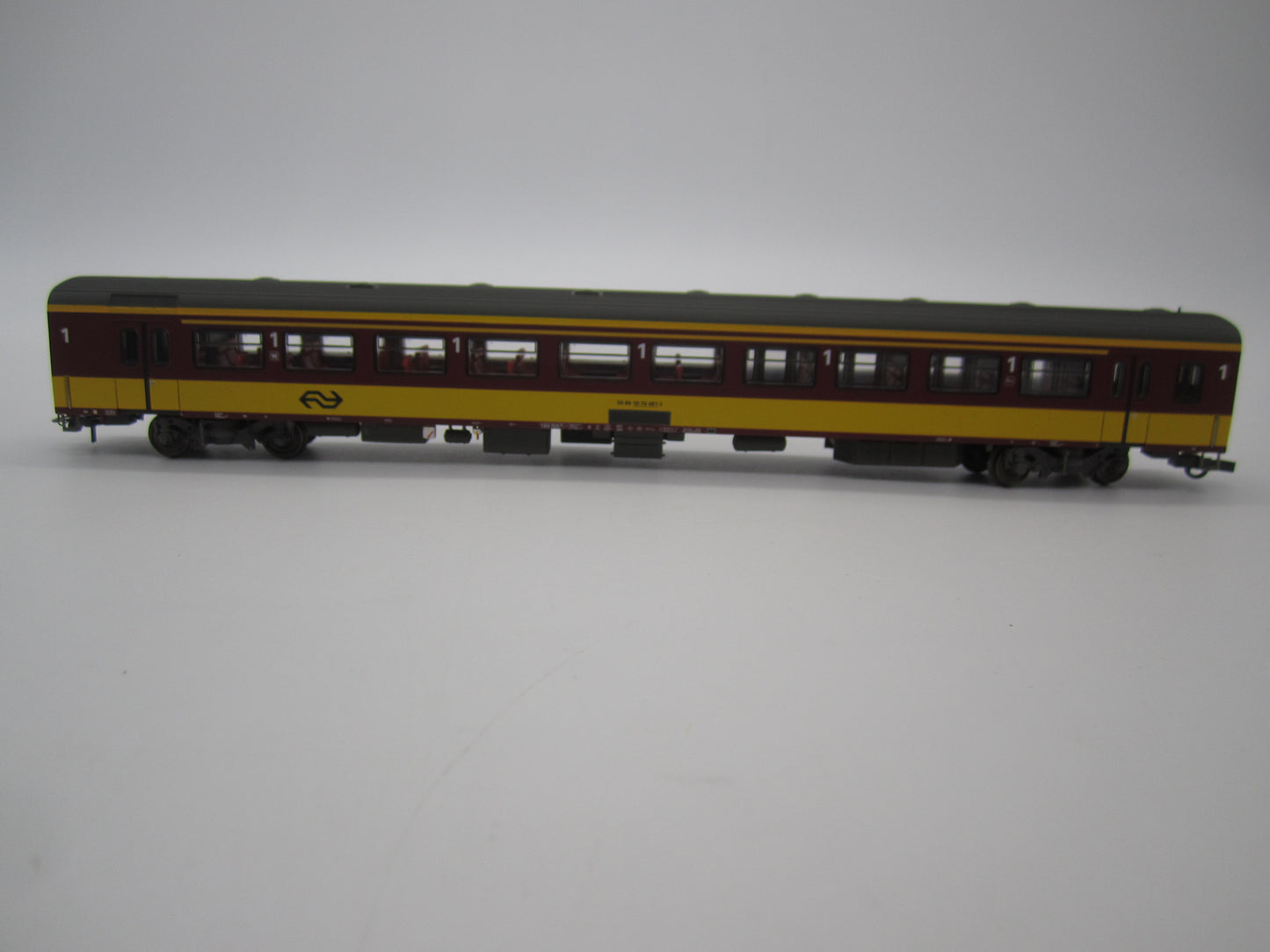 L.S. Models H0 - 44 061-1 - ICR rijtuig A10 Benelux 1e klas van de NS