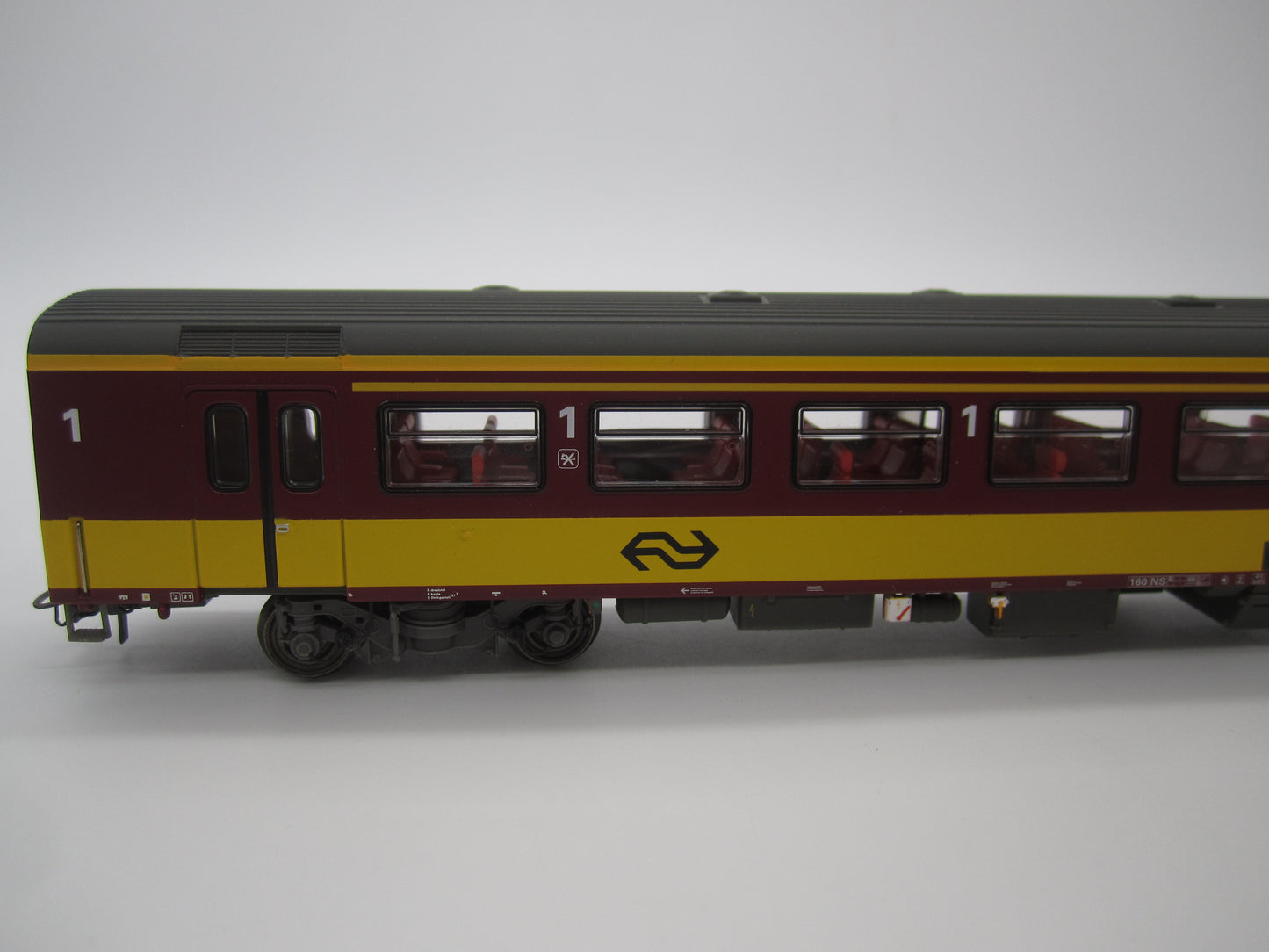 L.S. Models H0 - 44 061-1 - ICR rijtuig A10 Benelux 1e klas van de NS