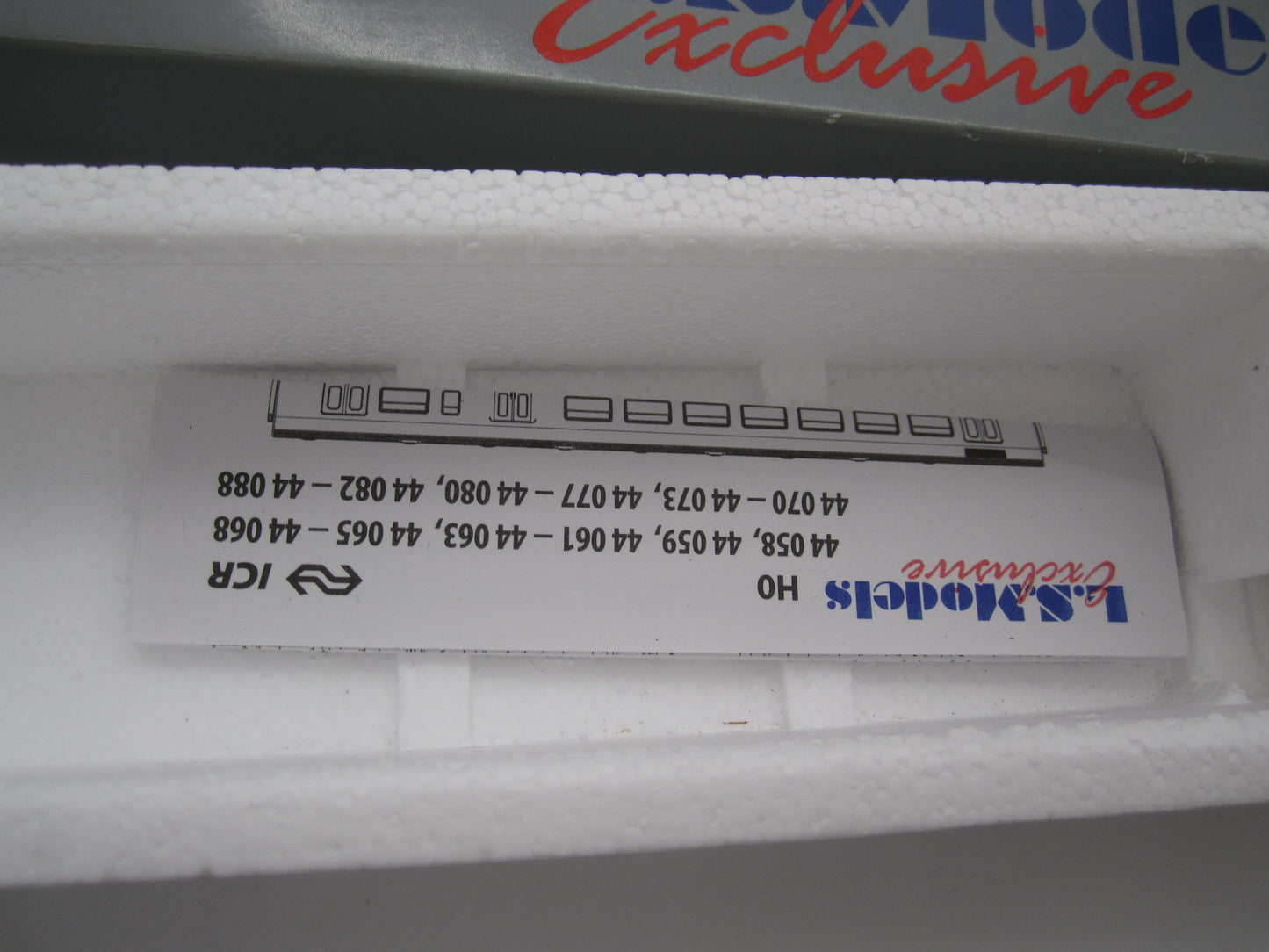 L.S. Models H0 - 44 061-1 - ICR rijtuig A10 Benelux 1e klas van de NS
