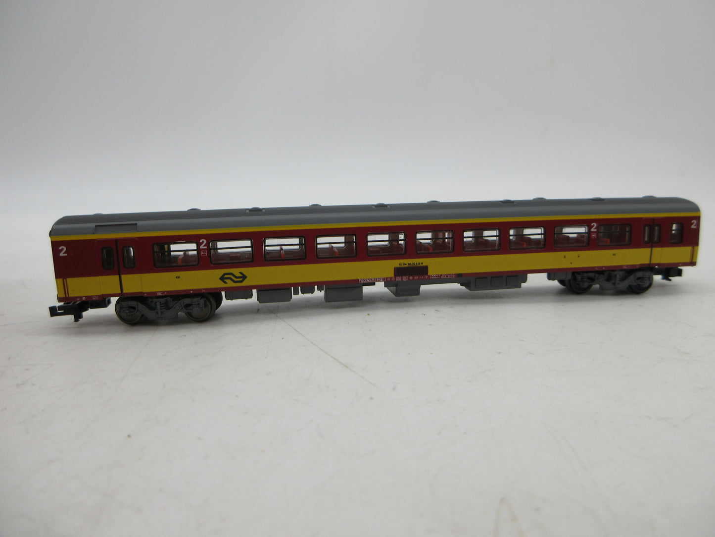 Minitrix N - 13387 - Personenwagen 2e klas "Benelux" van de NS, met verlichting