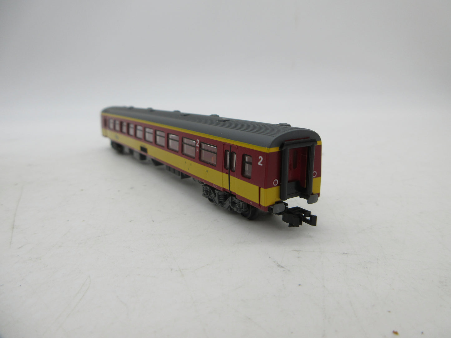 Minitrix N - 13387 - Personenwagen 2e klas "Benelux" van de NS, met verlichting