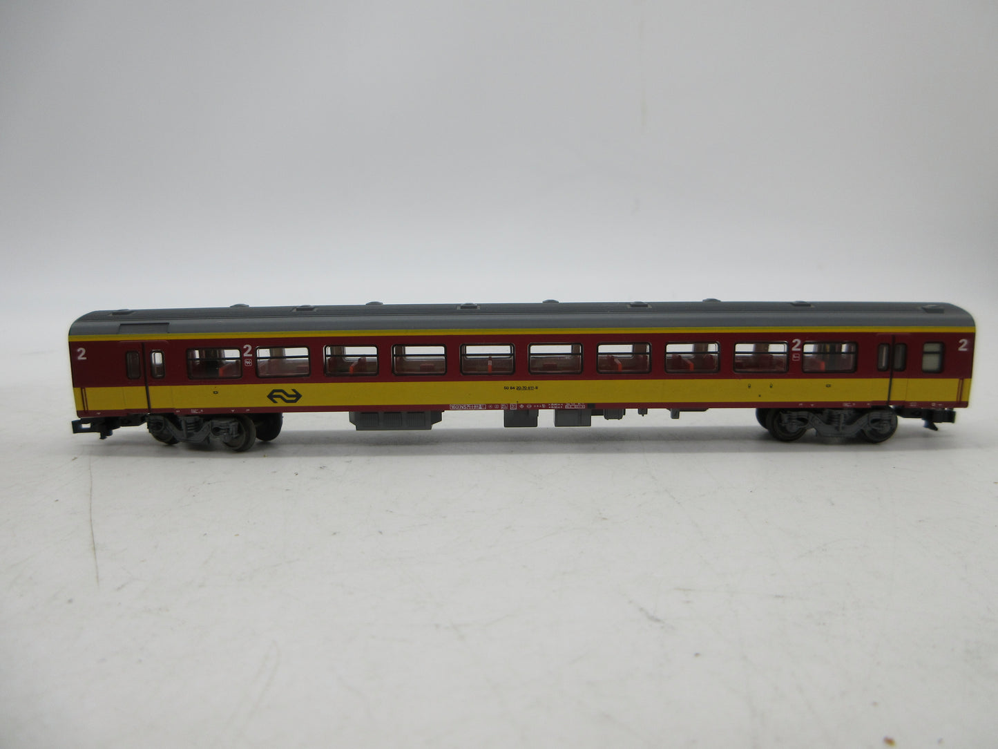 Minitrix N - 13387 - Personenwagen 2e klas "Benelux" van de NS, met verlichting