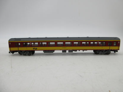 Minitrix N - 13387 - Personenwagen 2e klas "Benelux" van de NS, met verlichting