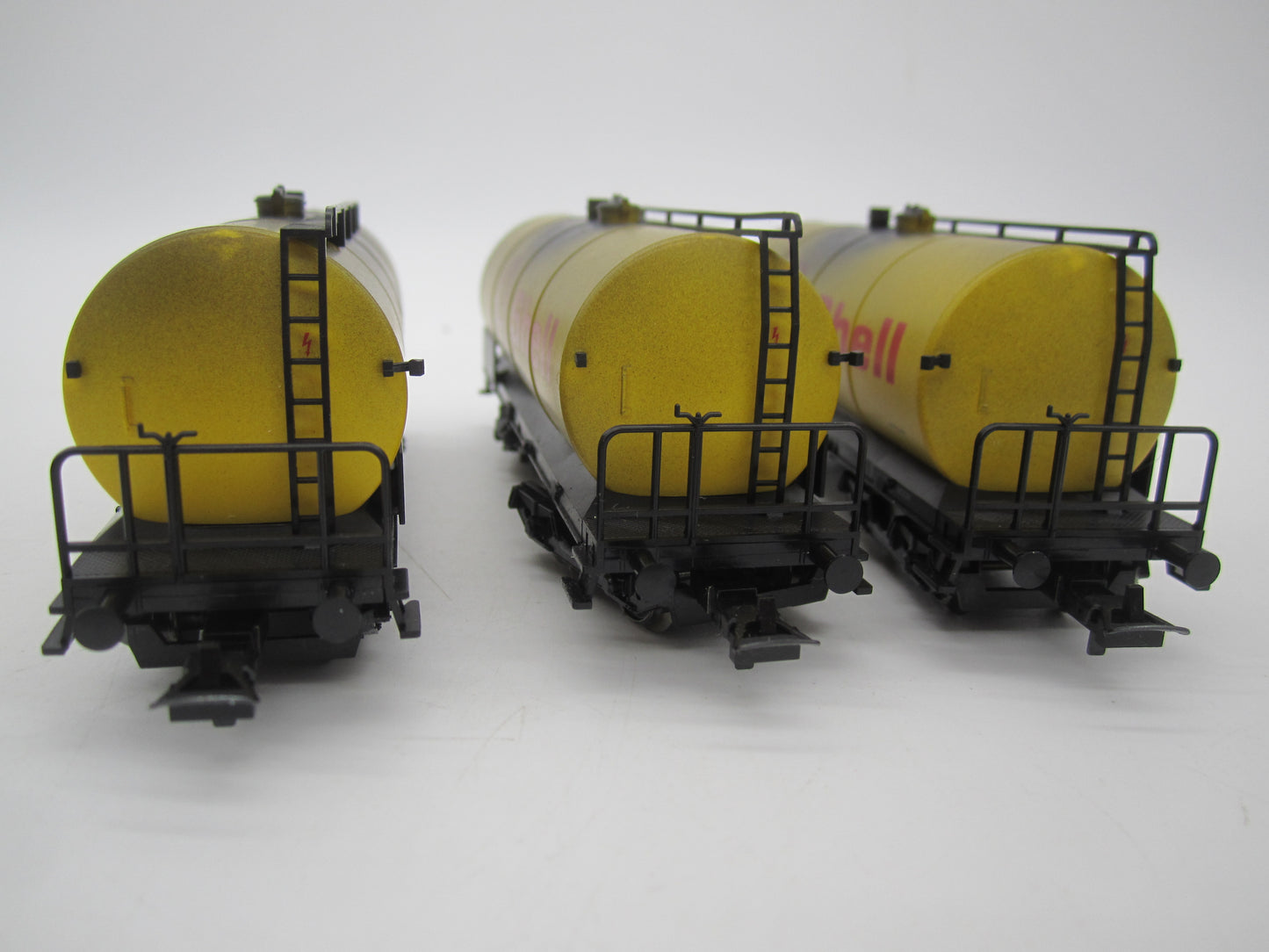 Trix H0 - 23809 - 3-delige wagenset "Shell" geweatherd van de DB