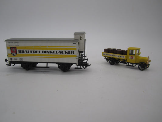 Märklin H0 - 94414 - Gesloten wagen met auto "Brauerei Dinkelacker" van de Duitse Spoorwegen