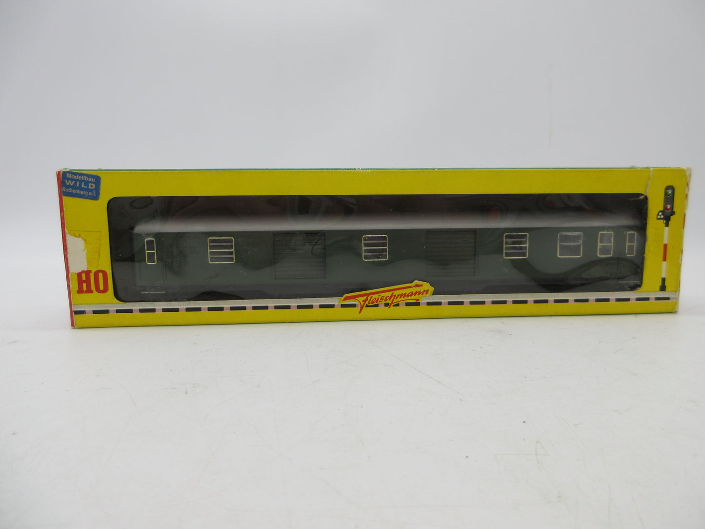 Fleischmann H0 - 1504 - Bagagerijtuig van de DB, met interieurverlichting en sluitlicht