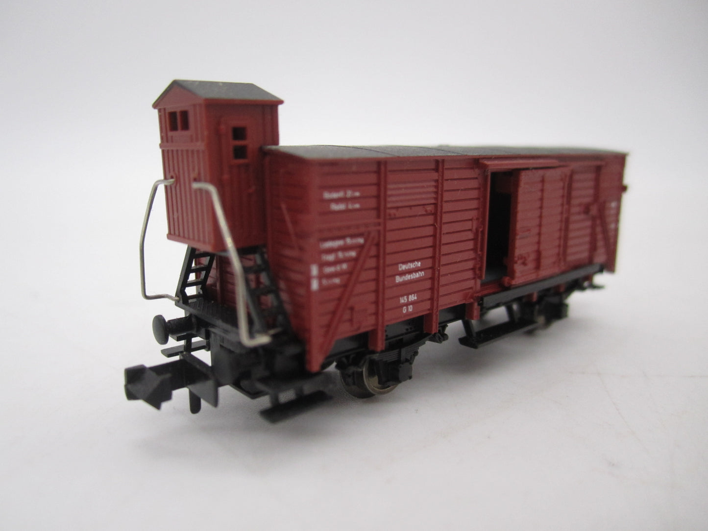 Fleischmann Piccolo N - 8355 - Gesloten goederenwagen met remmershuis van de DB