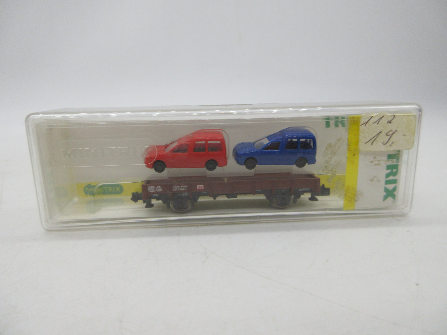 Minitrix N - 15212 - Platte wagen, beladen met 2 auto's van de DB