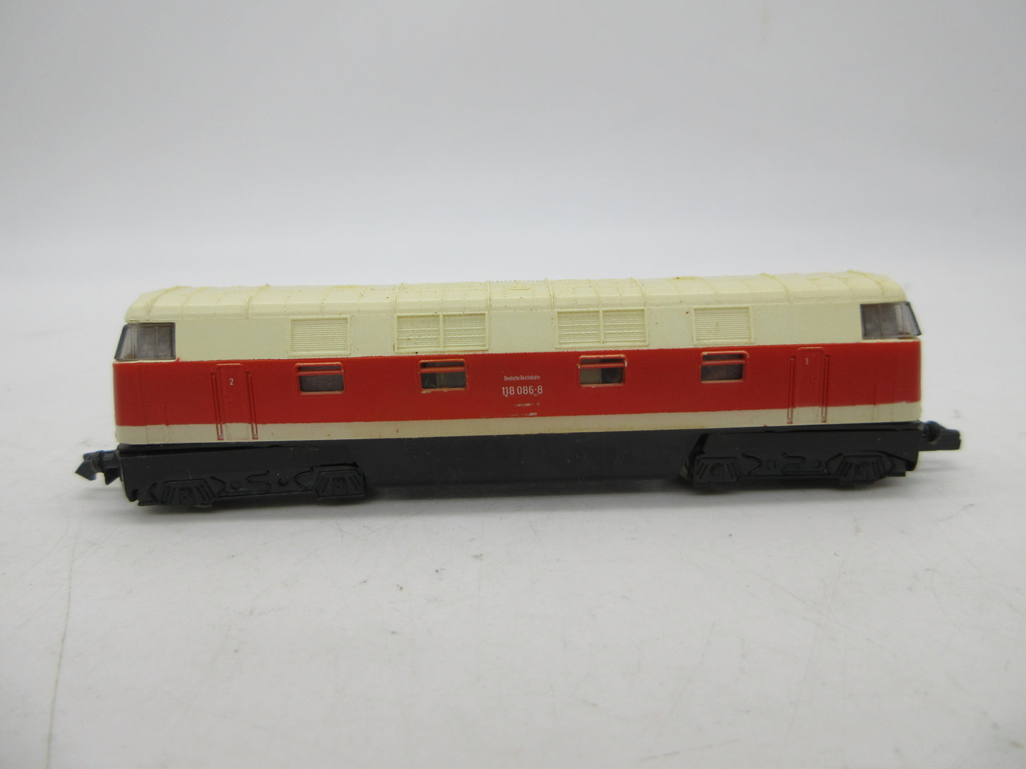 Piko N - 5/4124 - Dieselloc, BR 118 van de DR