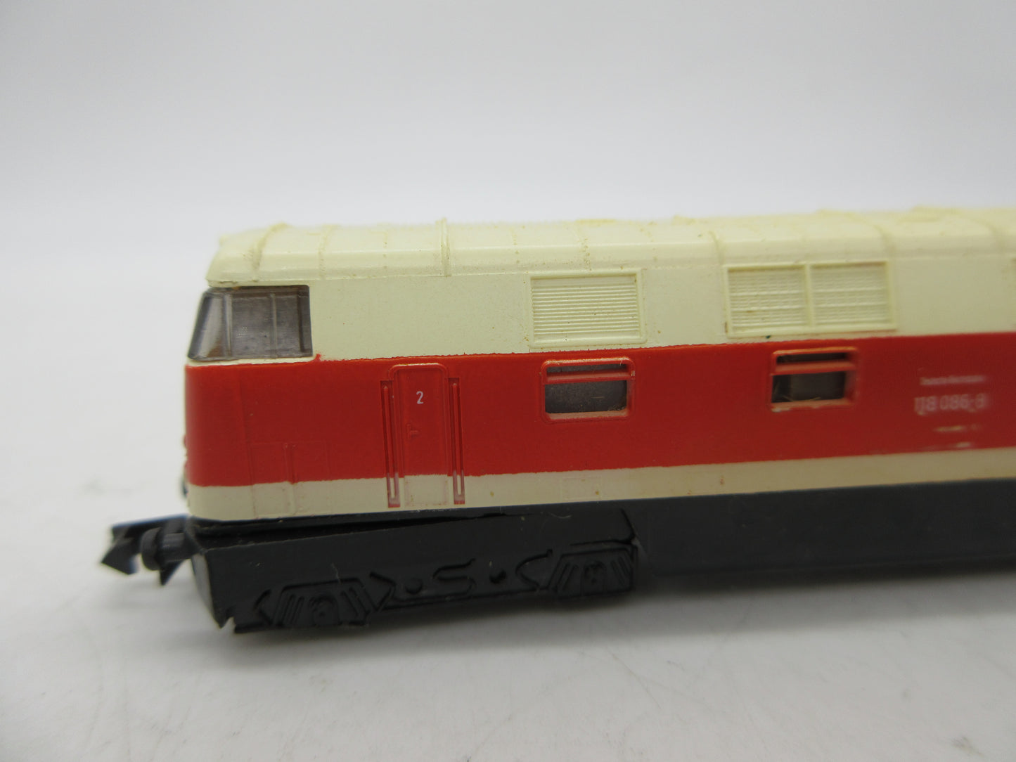 Piko N - 5/4124 - Dieselloc, BR 118 van de DR