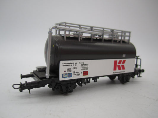 Heljan H0 - 4103 - 2-assige ketelwagen "Kommunekemi a/s" van de DSB