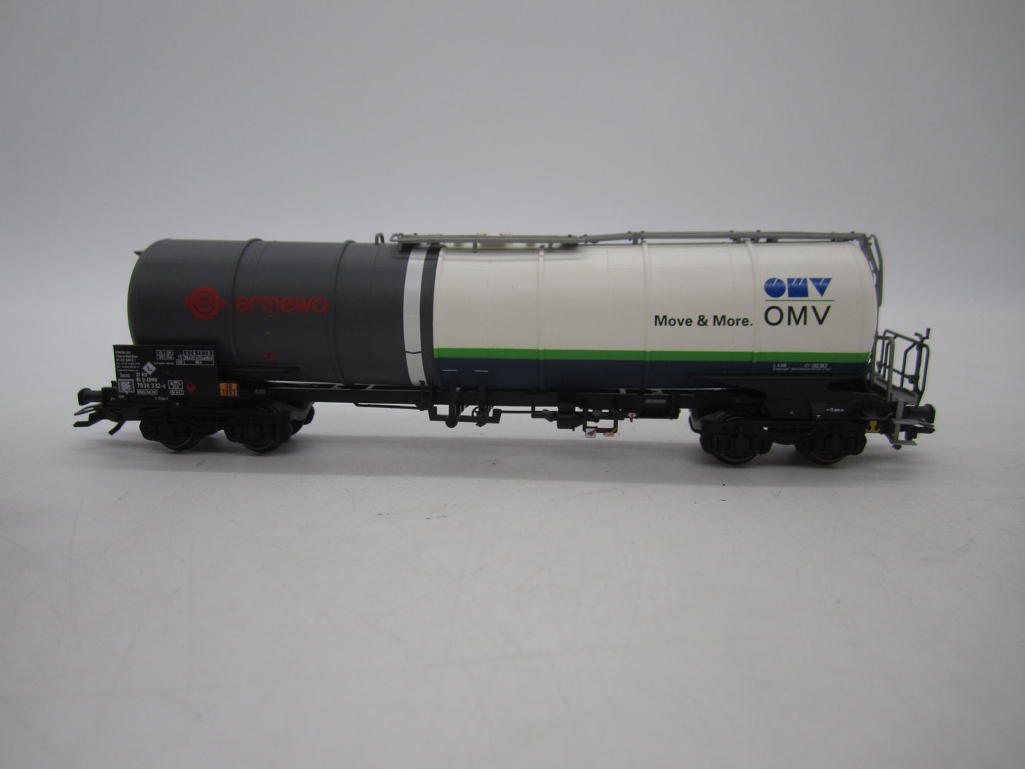 Trix H0 - 24206-04 - 4-assige ketelwagen "OMV/Ermewo" - AC