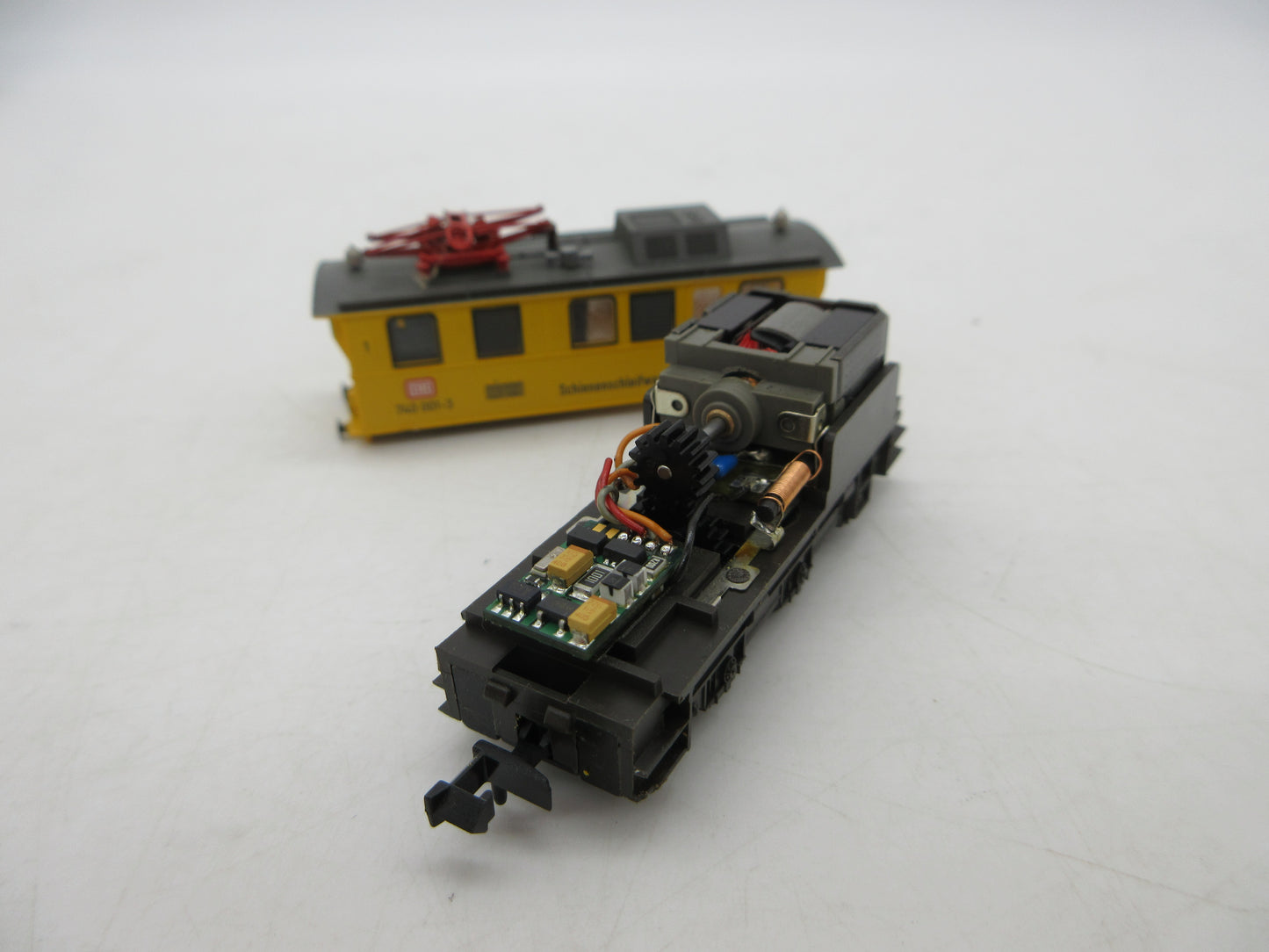 Fleischmann Piccolo N - 7968 - E-loc, BR 740 "railreinigingswagen" van de DB - Digitaal