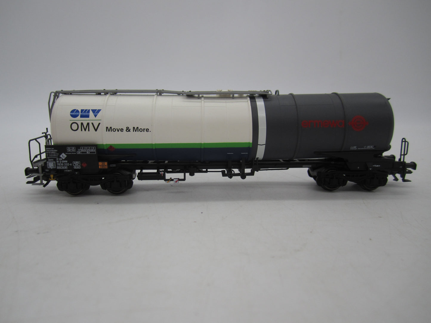 Trix H0 - 24206-04 - 4-assige ketelwagen "OMV/Ermewo" - AC