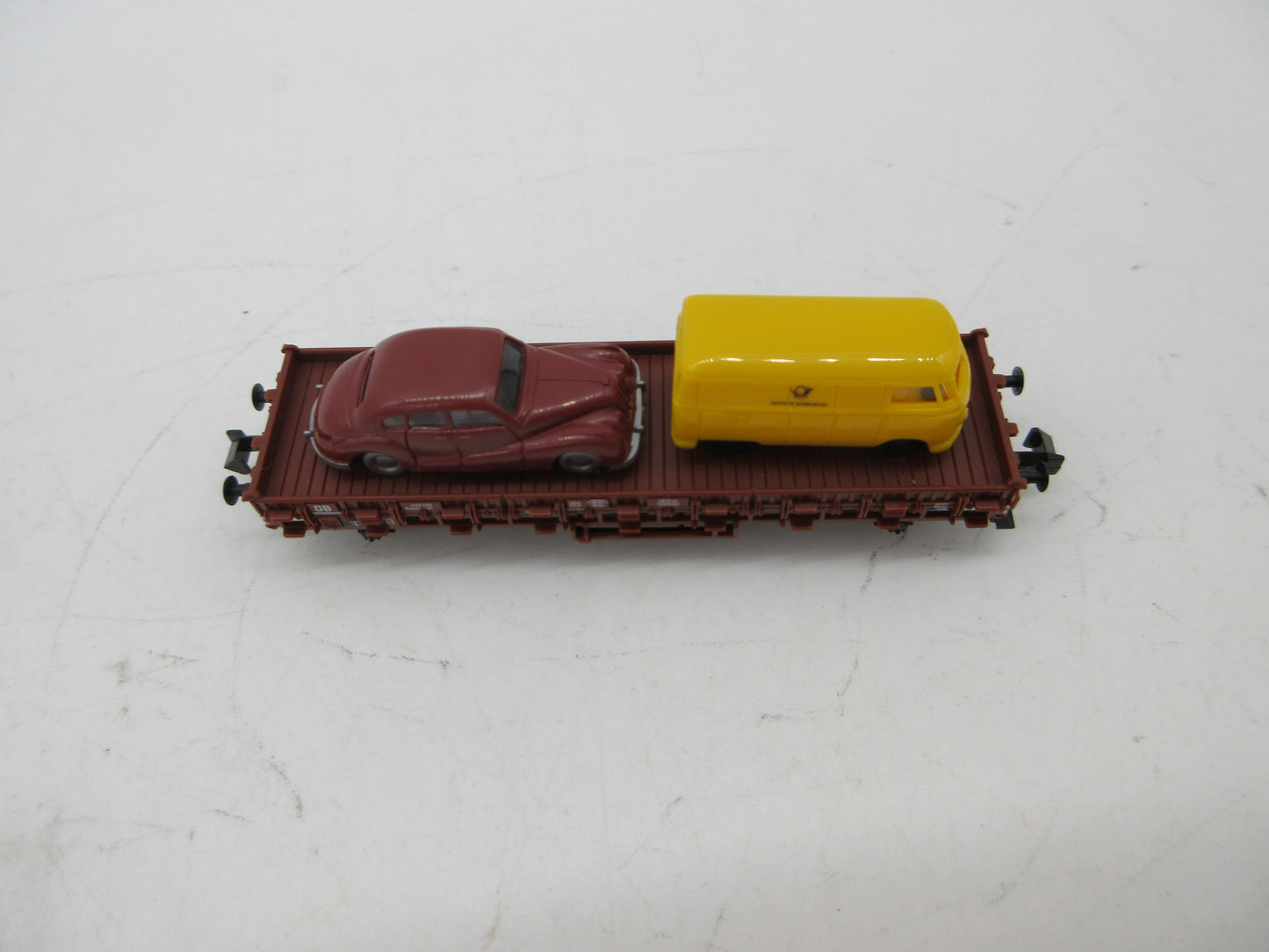 Fleischmann N - 99 8258 - Platte wagen, beladen met 2 auto's van de DB