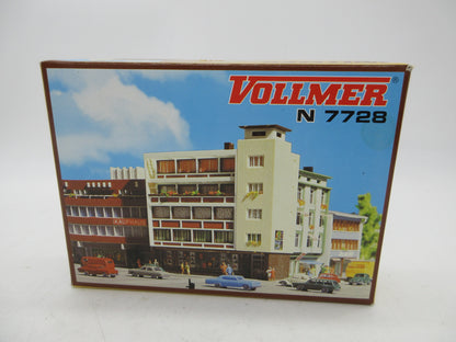 Vollmer N - 7728 - Bouwpakket Appartementencomplex met geschenkenwinkel