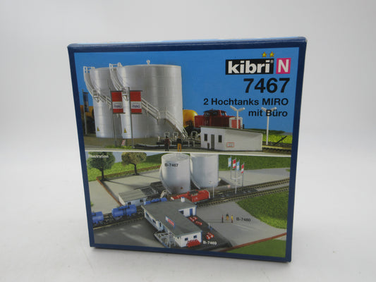Kibri N - 7467 - 2 Miro opslagtanks met kantoortje