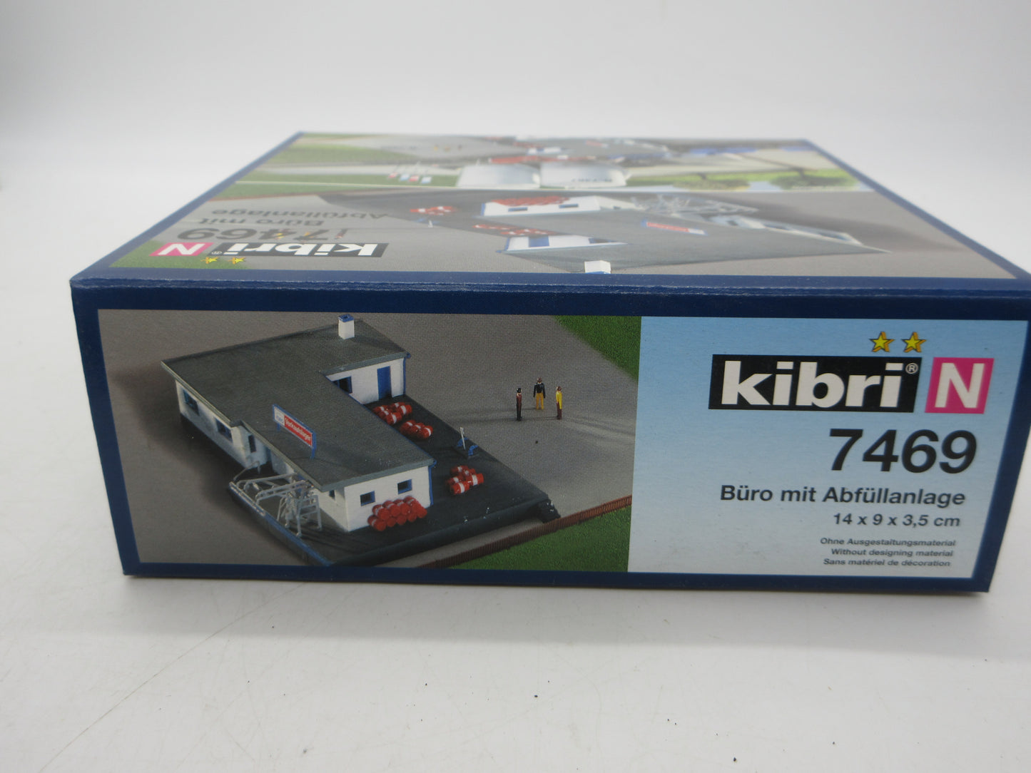 Kibri N - 7469 - Kantoortje oliemaatschappij met afvulstation
