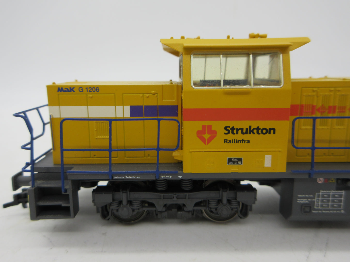 Trix H0 - 22319 - Dieselloc, Serie 6400 "Carin" van de Strukton - Digitaal