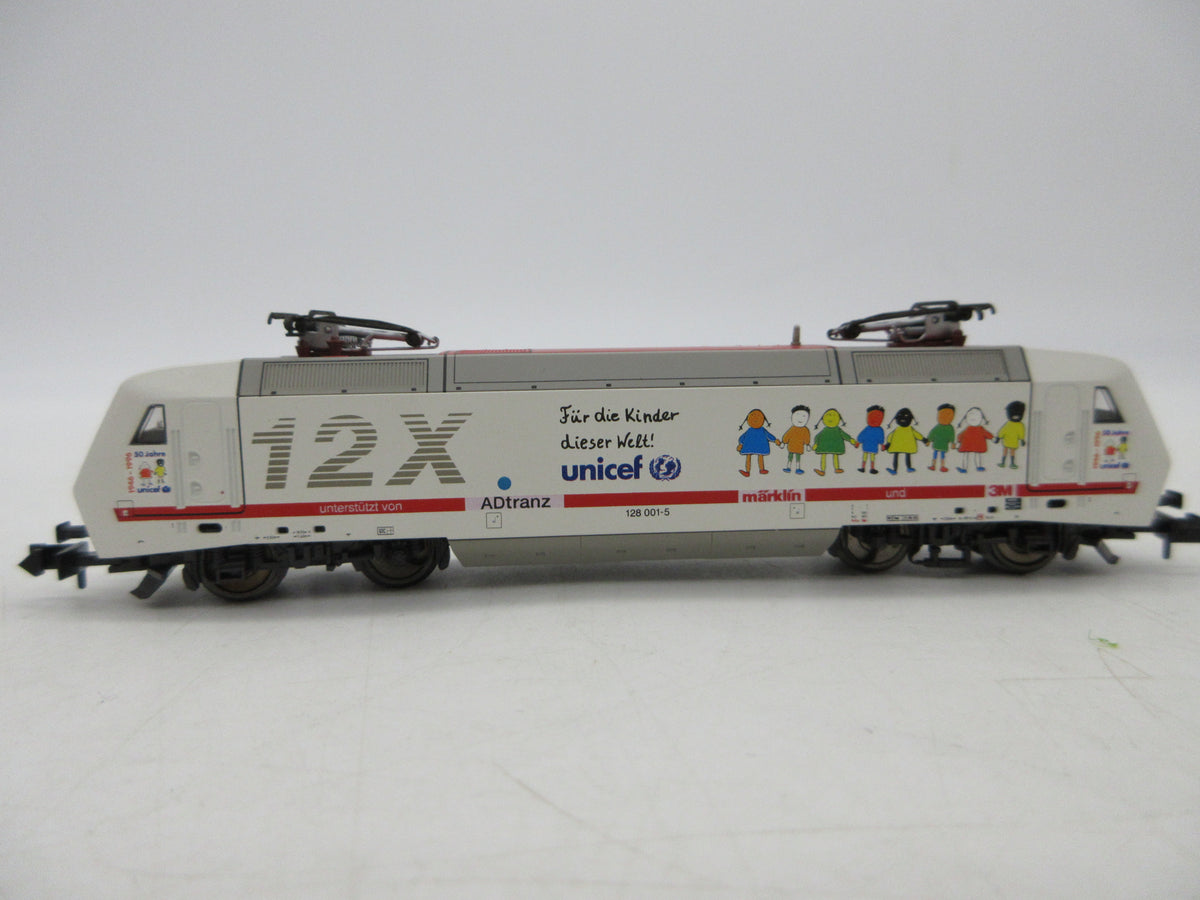 Fleischmann Piccolo N - 967312 - E-loc, BR 128 "Unicef" van de DB