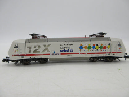 Fleischmann Piccolo N - 967312 - E-loc, BR 128 "Unicef" van de DB