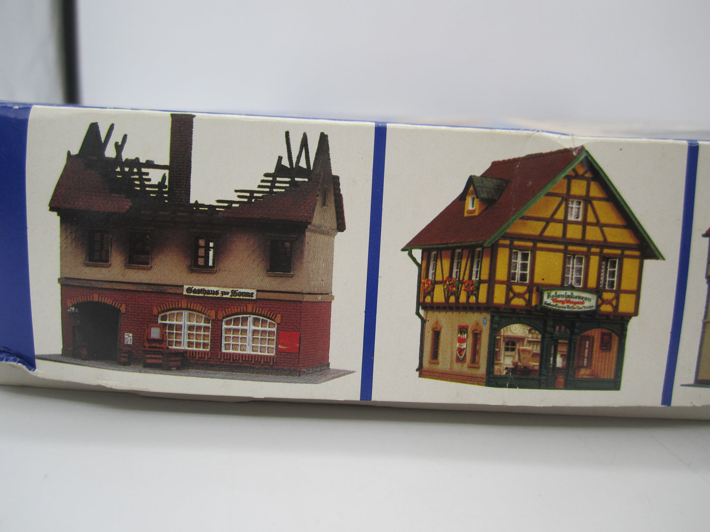 Pola H0 - 2051 - Bouwpakket: Voordeeldoos, dorpsset