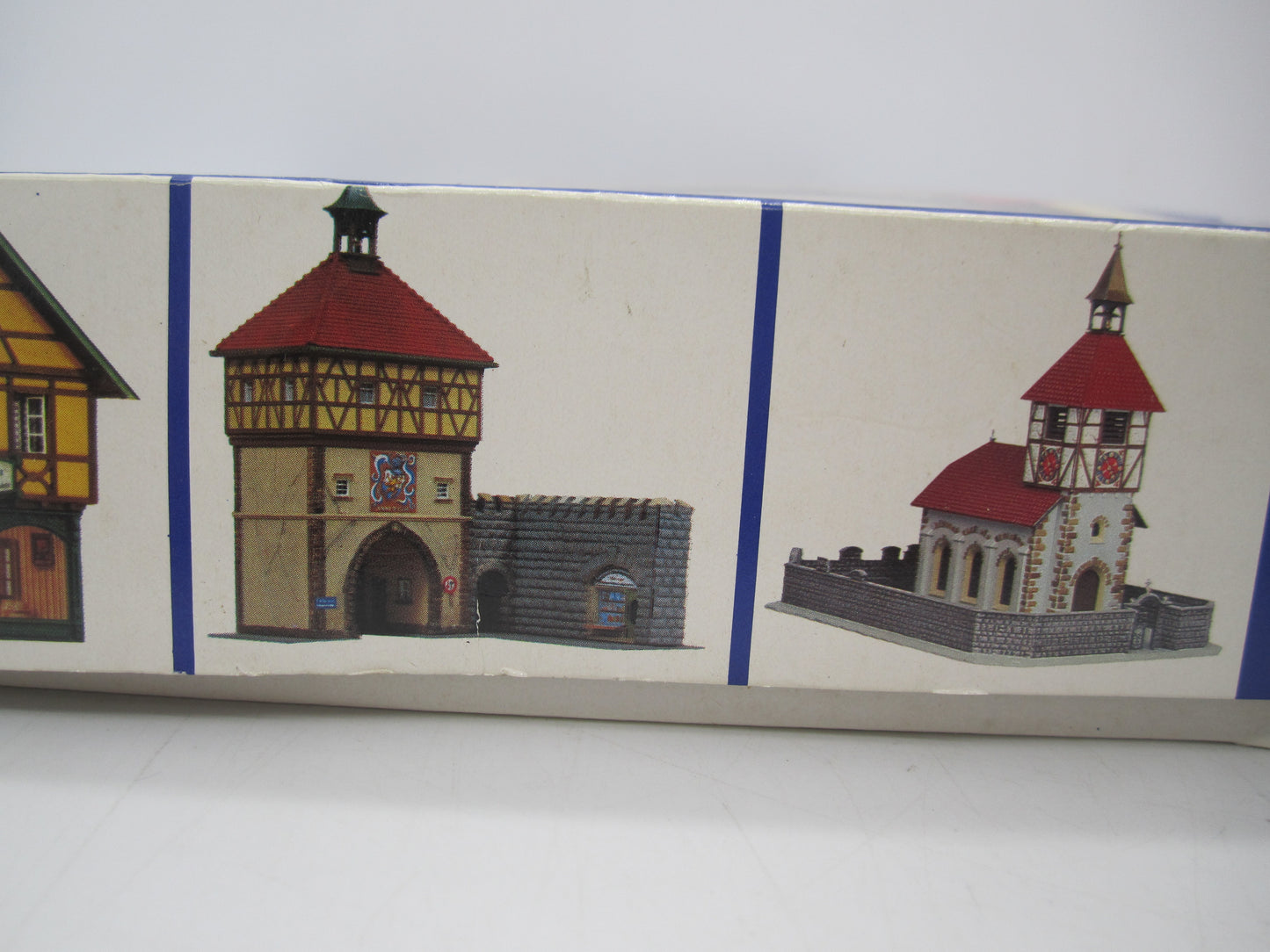 Pola H0 - 2051 - Bouwpakket: Voordeeldoos, dorpsset