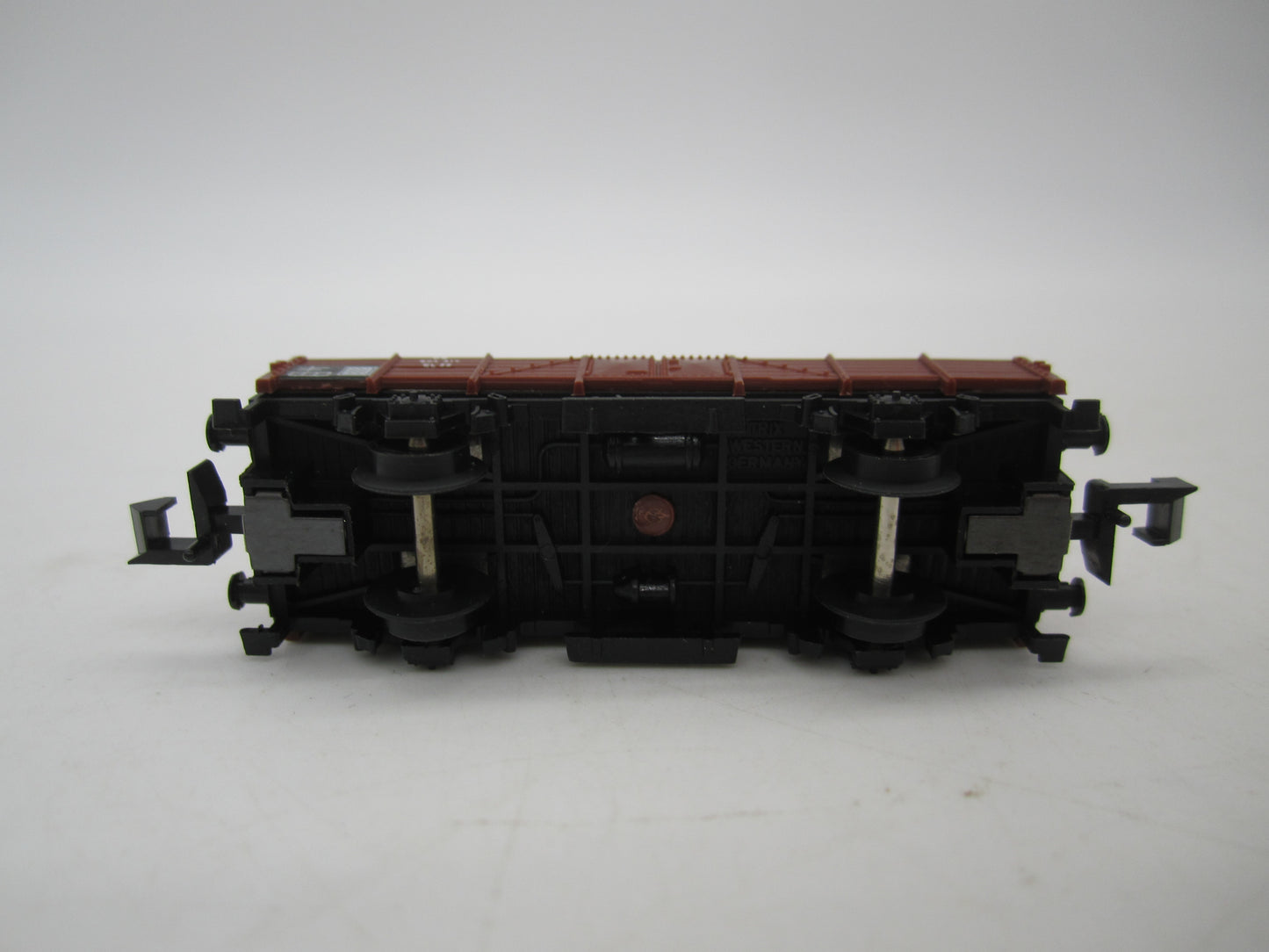 Minitrix N - 51 3513 00 - Lageboordwagen, beladen met vaten van de DB