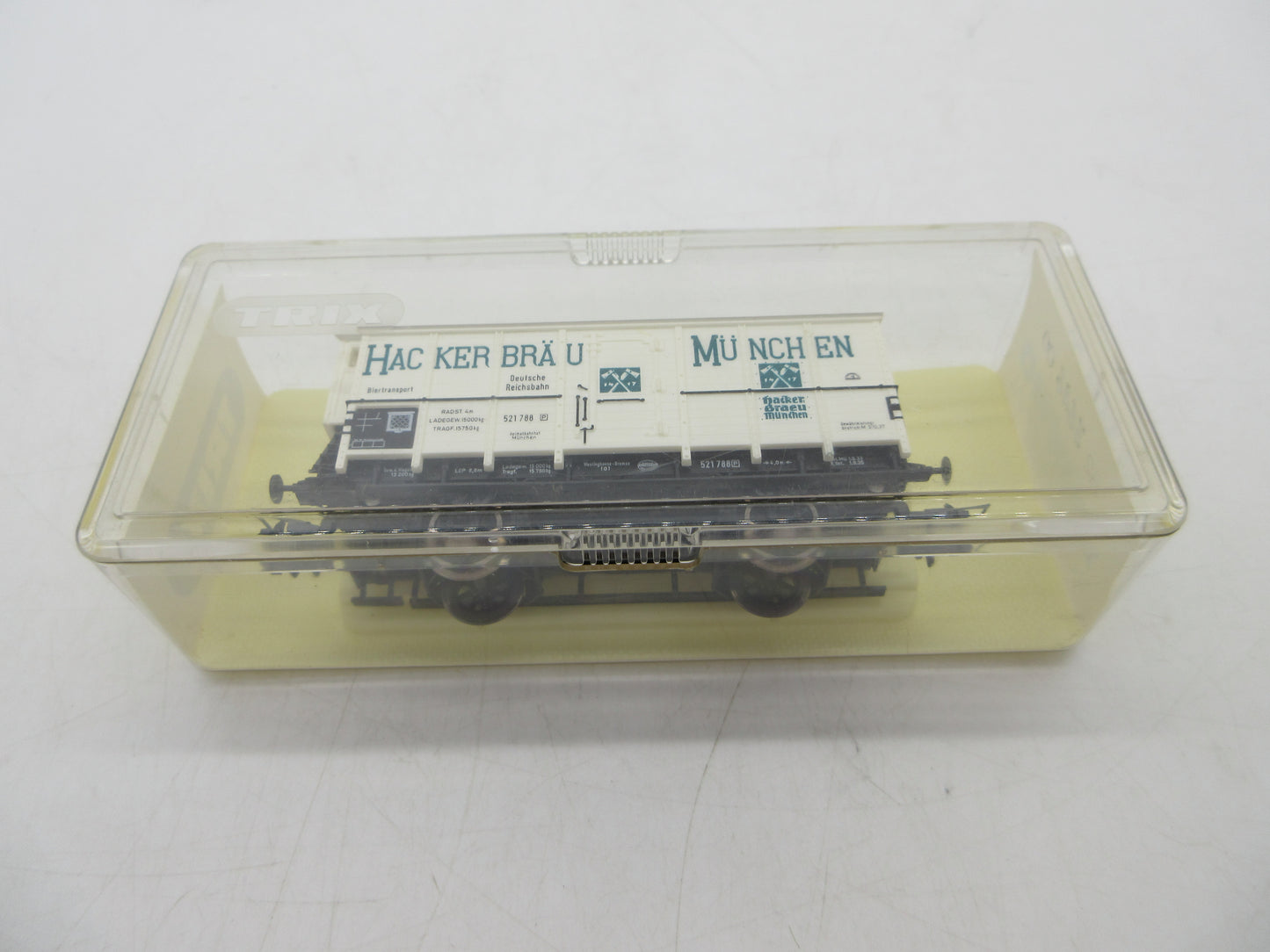 Trix International H0 - 52 3646 00 - Gesloten wagen "Häckerbräu München" van de DRG