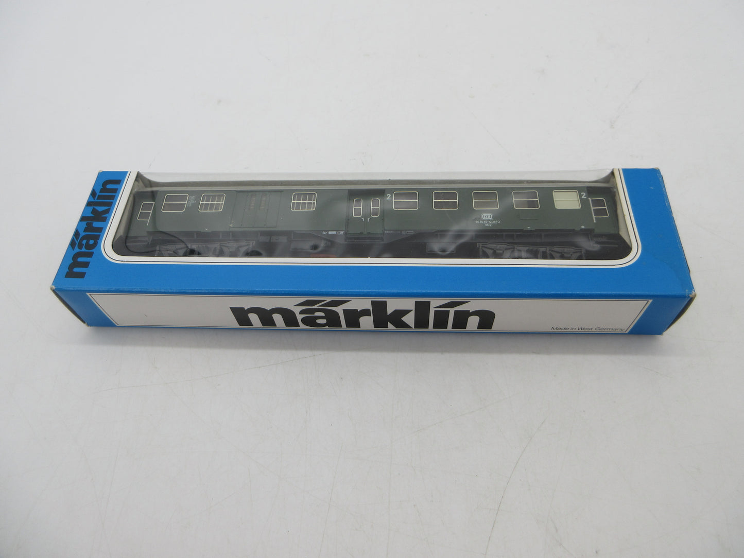 Märklin H0 - 4133 - Personenrijtuig 2e klas, met bagagedeel van de DB, met verlichting