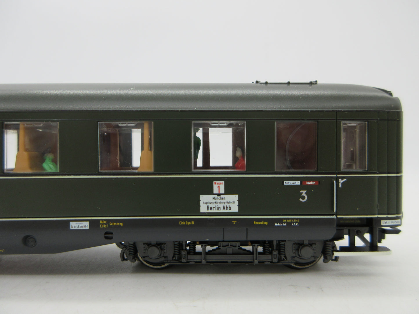 Märklin H0 - 43211 -  Personenrijtuig 2e/3e klas van de DRB, met verlichting en figuren