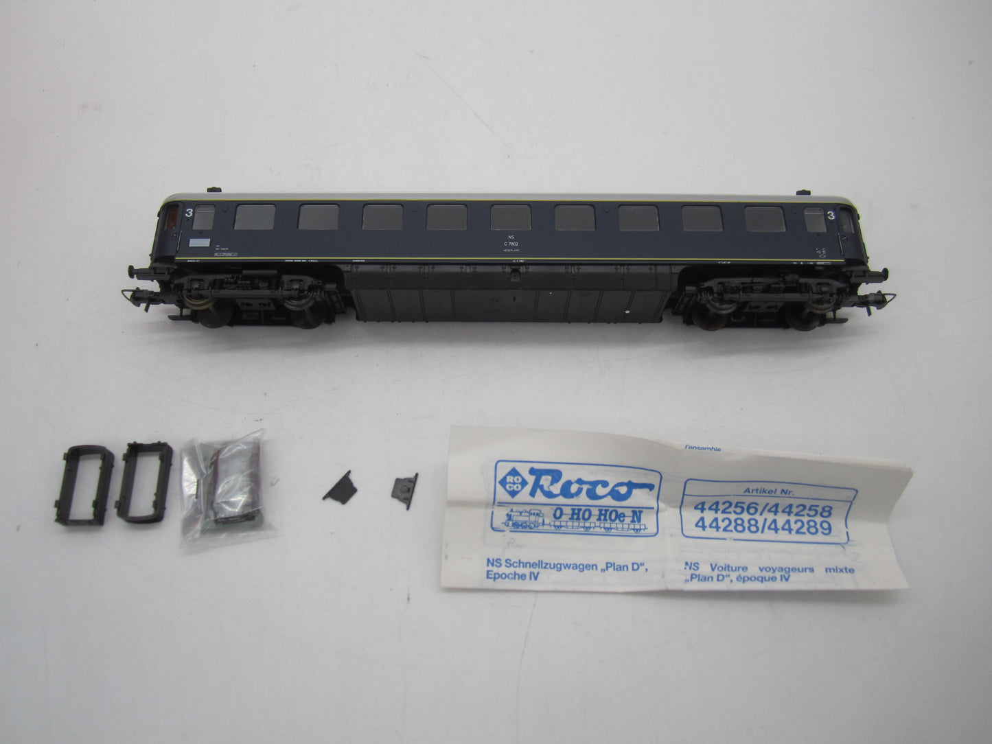 Roco H0 - 44289 - Personenwagen 3e klas Plan-D van de NS
