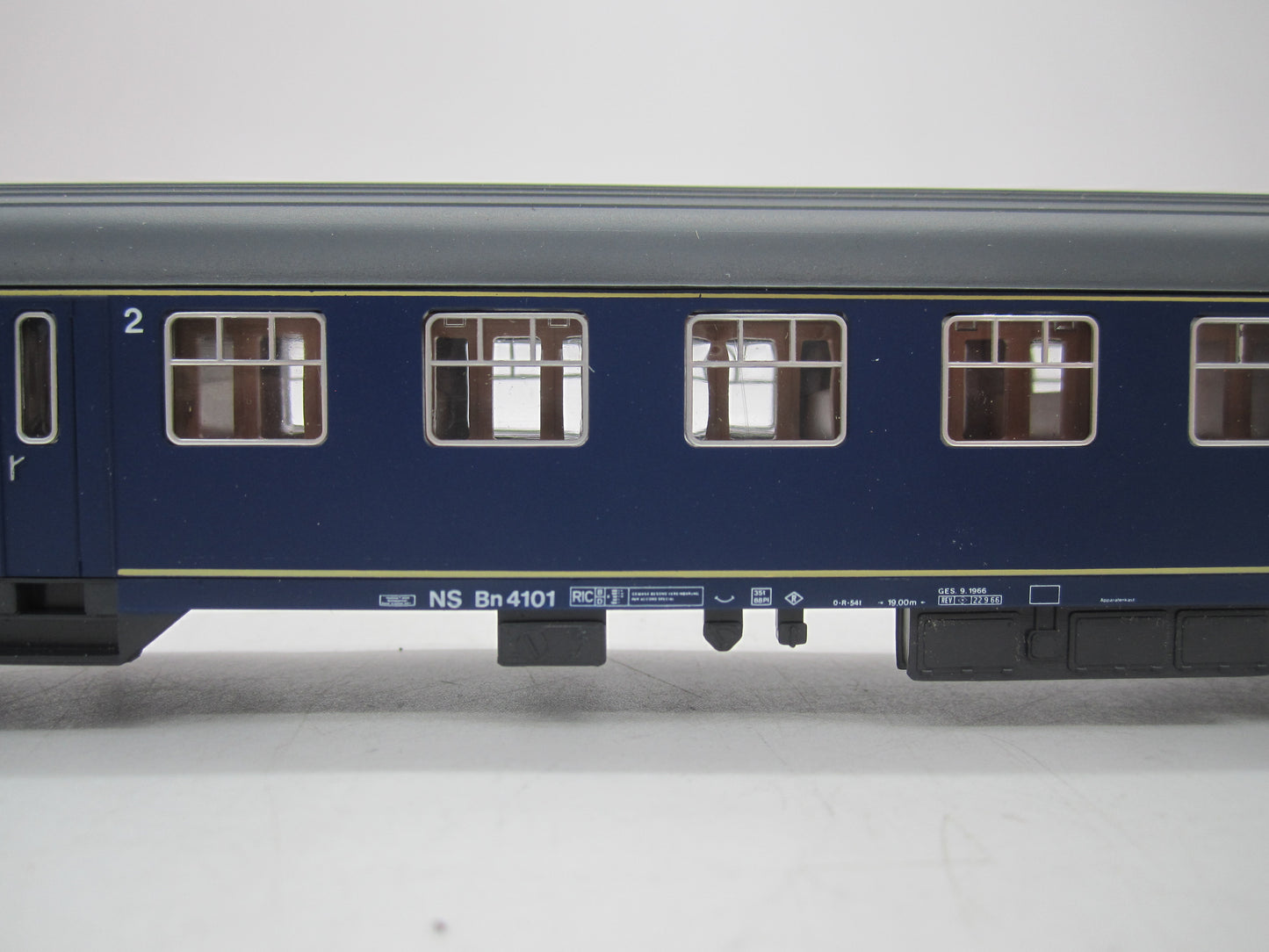 Roco H0 - 44386 - Personenwagen 2e klas Plan-W van de NS