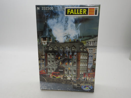 Faller N - 232300 - Bouwpakket: Belastingkantoor in vuur en vlam