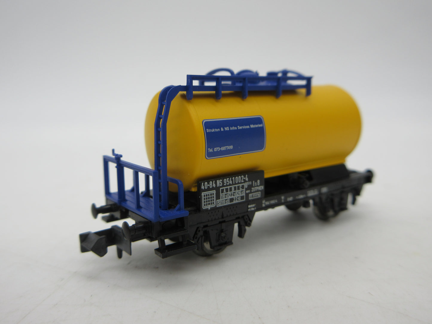 Minitrix N - 15629 - 3-delige set ketelwagen "Strukton" van de NS