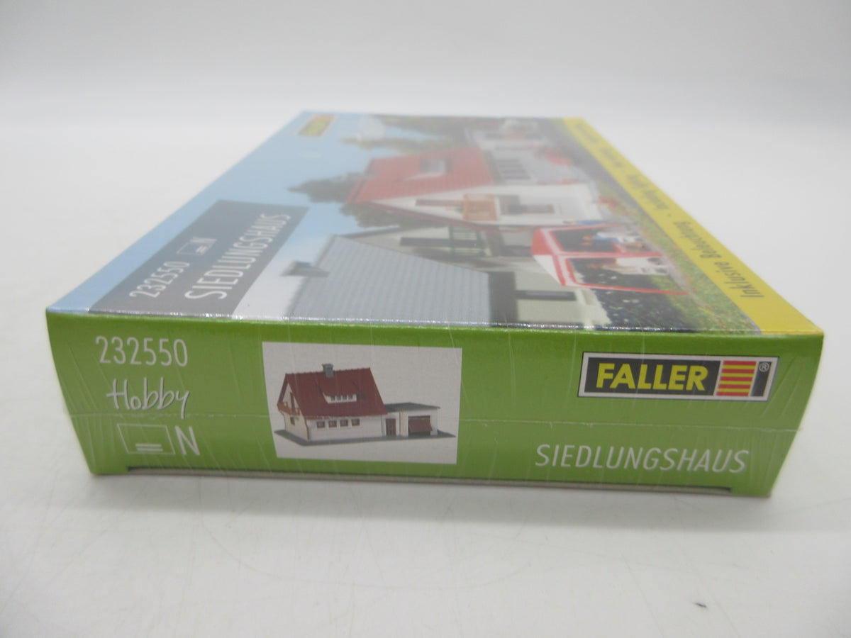 Faller N - 232550 - Bouwpakket: woonhuis met garage