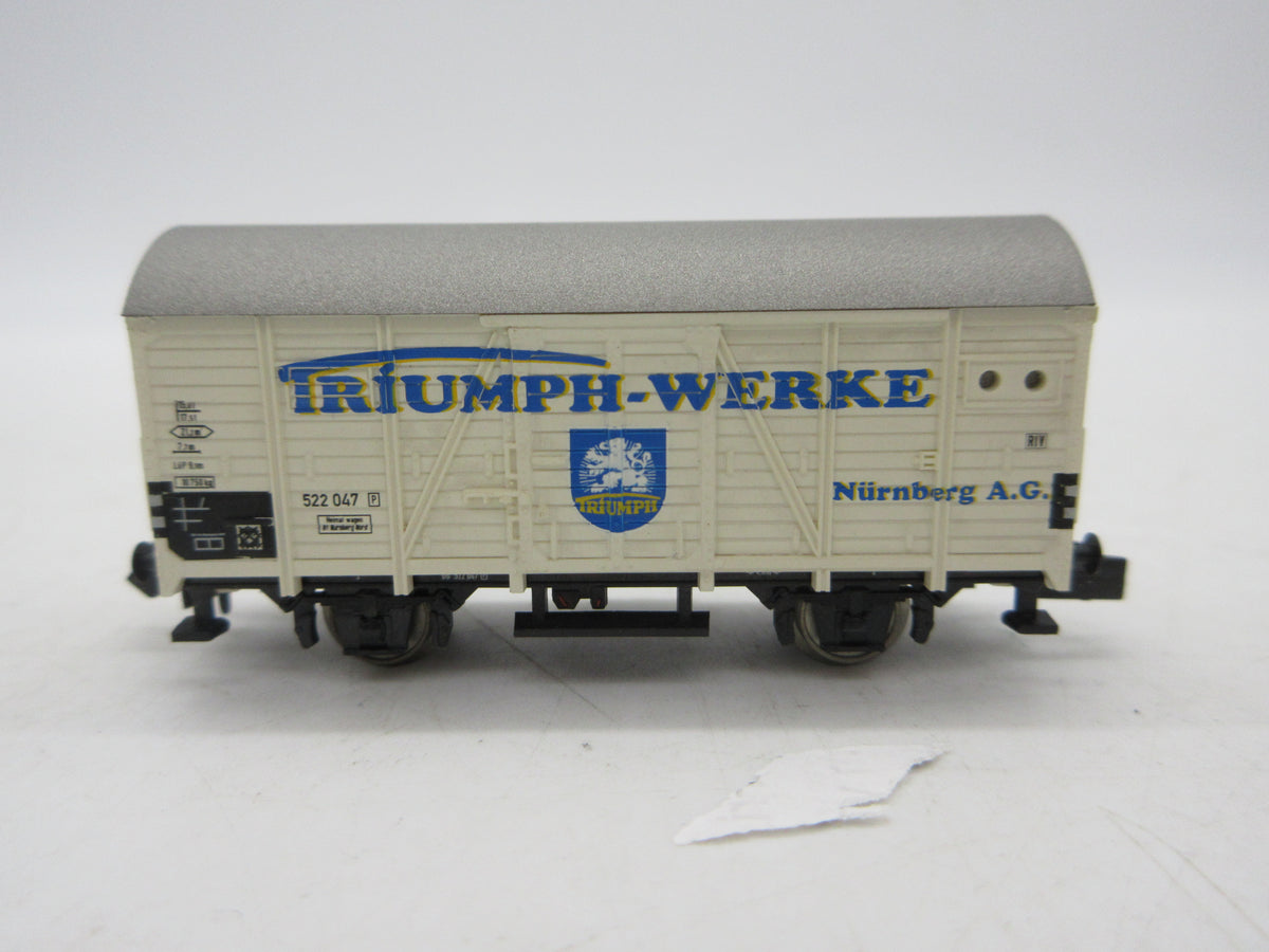 Minitrix N - 15398 - Gesloten goederenwagen "Triumph-Werke" van de DB