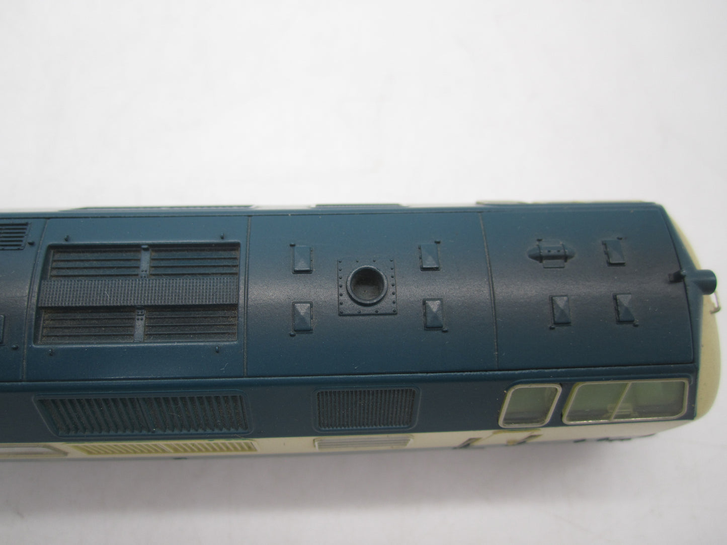 Märklin H0 - 3581 - Diesellocomotief, BR 221 van de DB - FX Digitaal/Sound