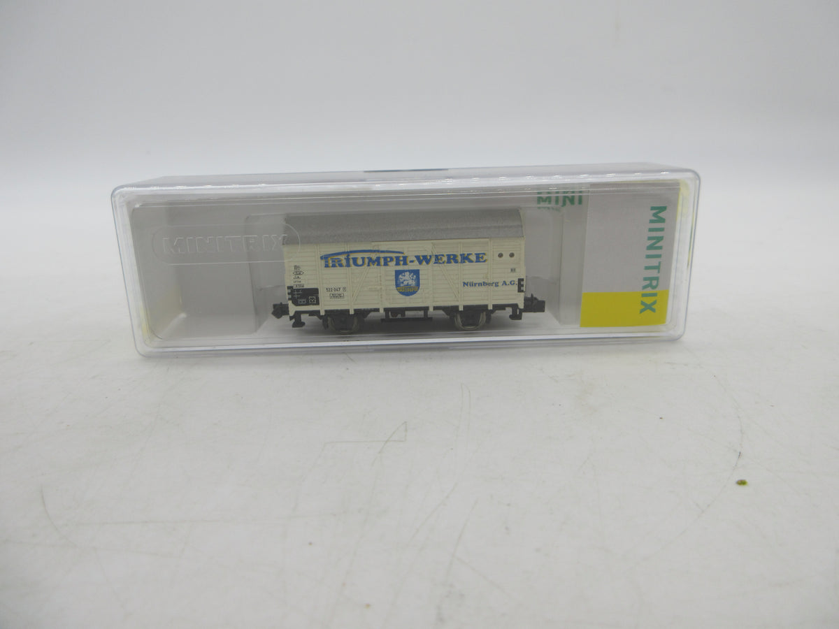 Minitrix N - 15398 - Gesloten goederenwagen "Triumph-Werke" van de DB