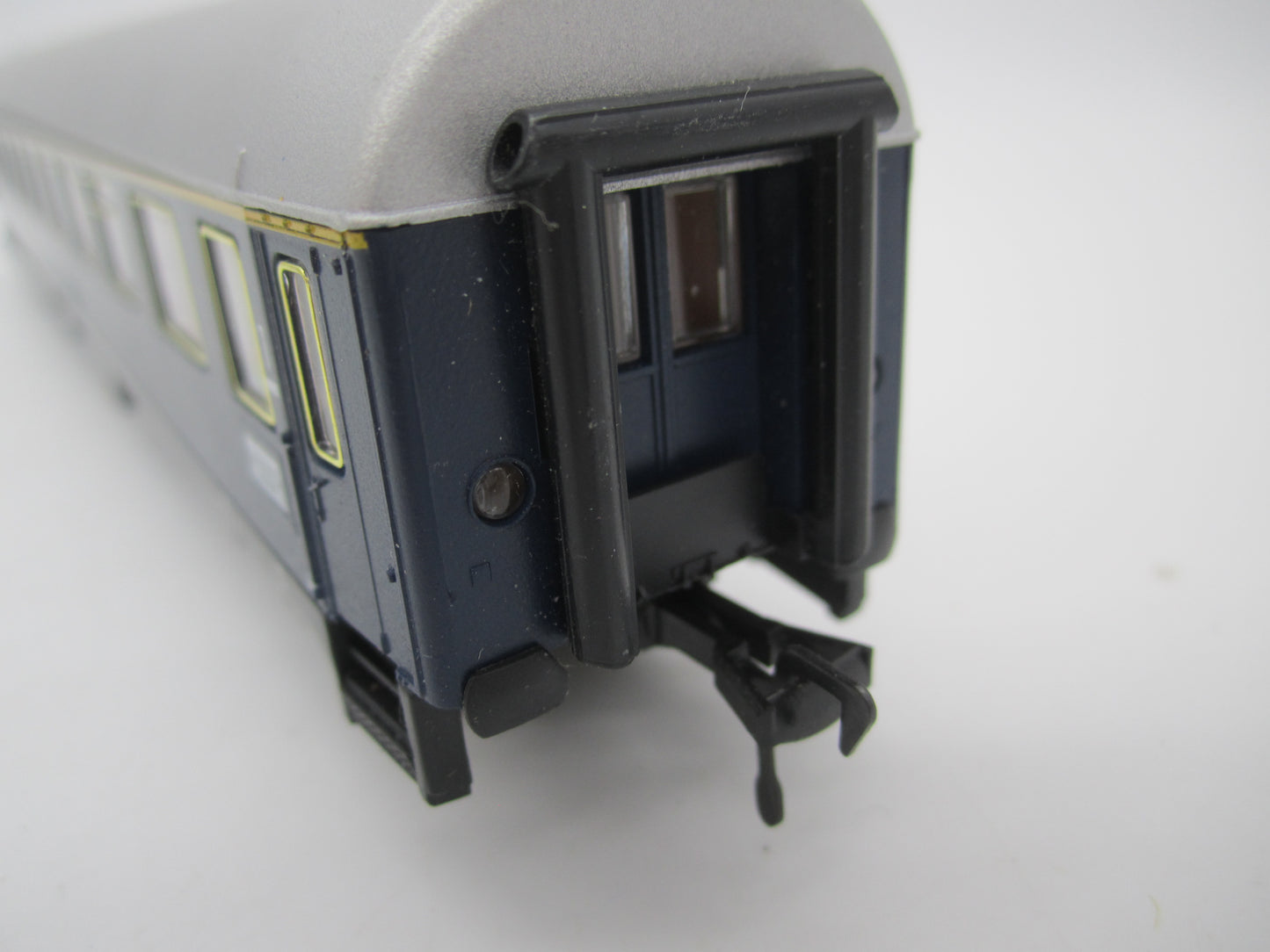 Fleischmann H0 - 5103 - Personenwagen 1e klas van de DB, met verlichting