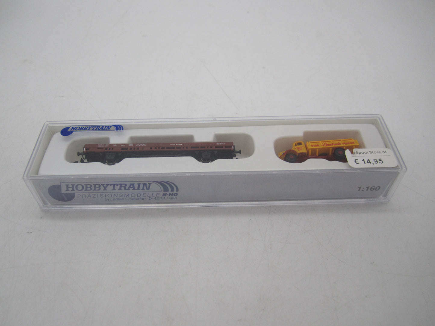 Hobbytrain N - H23817 - Platte wagen met truck "Limonade" van de DB