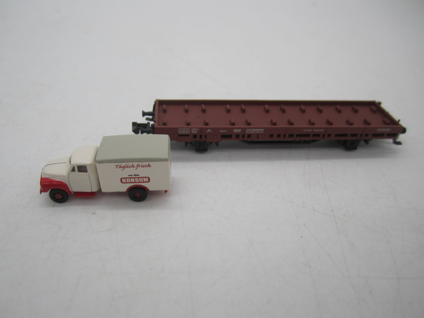 Hobbytrain N - H23818 - Platte wagen met truck van de DB